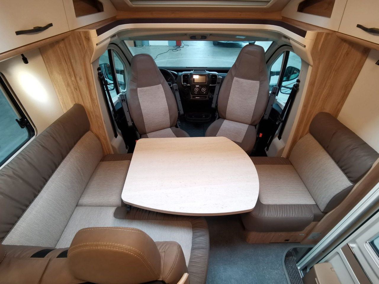 موتر هوم شبه متكامل Eura Mobil PROFILA T 695 EB / MODELL 2026 / EINZELBETTEN: صورة 14