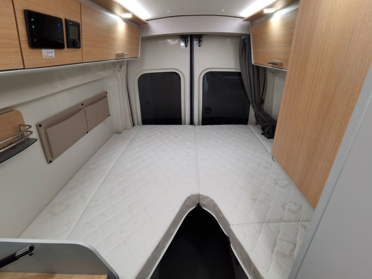 كرفان فان Karmann DEXTER 570 / 170PS-4x4 /SOLAR/ AHK/ EINZELBETTEN: صورة 18