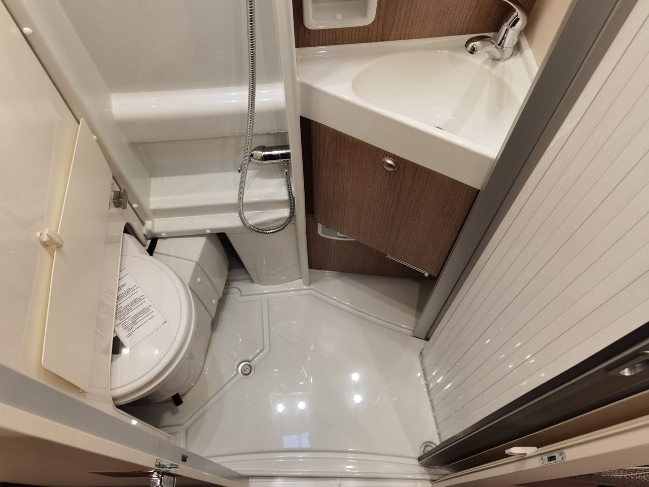 كرفان فان Malibu VAN DIVERSITY GT- 640 LE K /NAVIGATION & KEYLESS: صورة 21 كرفان فان Malibu VAN DIVERSITY GT- 640 LE K /NAVIGATION & KEYLESS: صورة 21