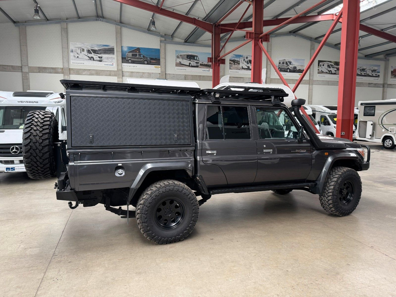 Toyota TOYOTA LAND CRUISER GRJ 79 DC - VX LIMITED - سيارة: صورة 3 Toyota TOYOTA LAND CRUISER GRJ 79 DC - VX LIMITED - سيارة: صورة 3