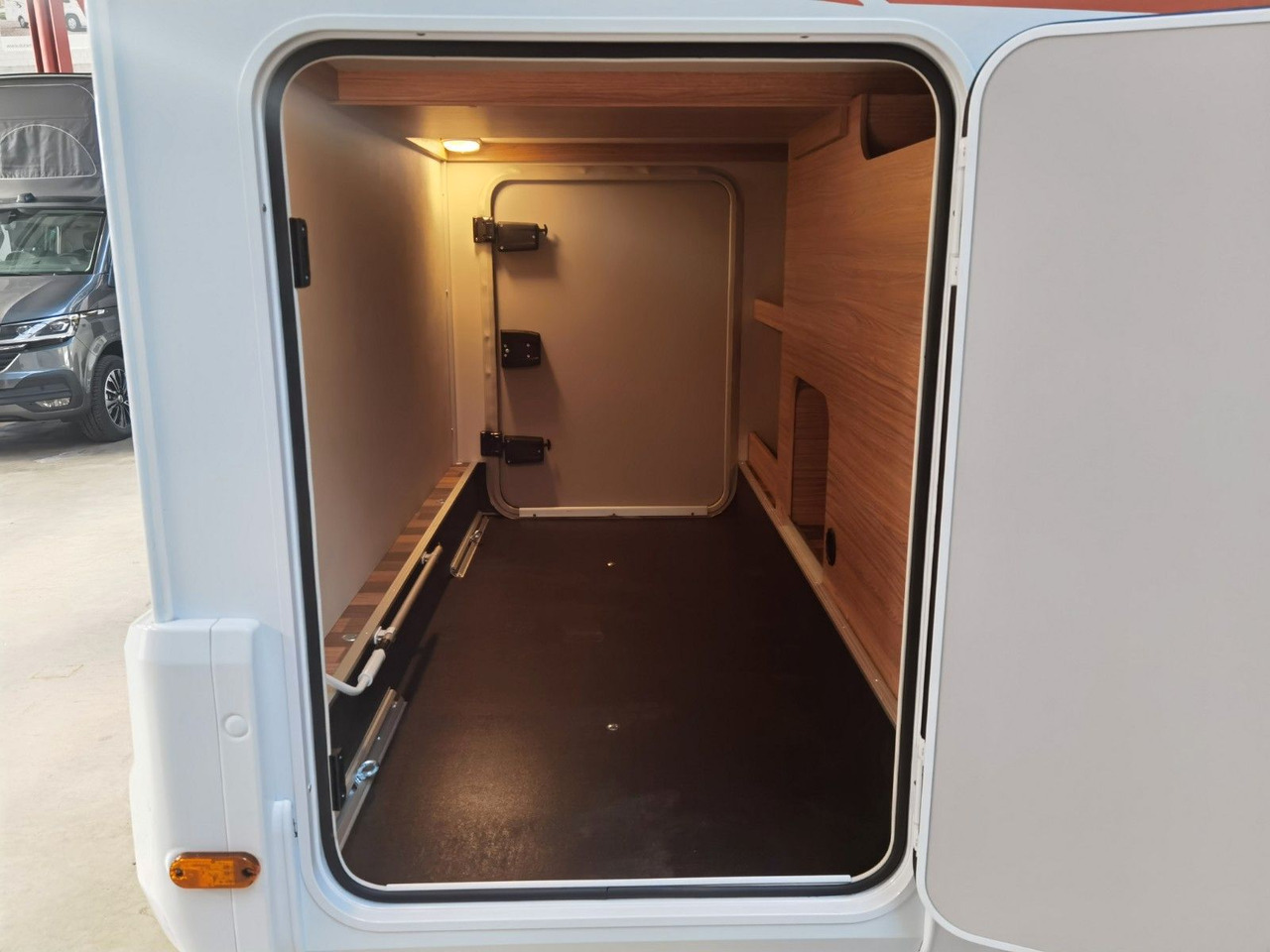 موتر هوم شبه متكامل Weinsberg CARACOMPACT 600 MEG EDITION PEPPER /-MODELL 2025: صورة 9 موتر هوم شبه متكامل Weinsberg CARACOMPACT 600 MEG EDITION PEPPER /-MODELL 2025: صورة 9