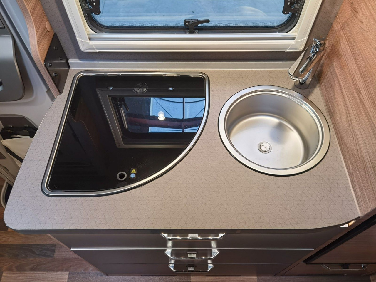 موتر هوم شبه متكامل Weinsberg CARACOMPACT 600 MEG EDITION PEPPER /-MODELL 2025: صورة 17 موتر هوم شبه متكامل Weinsberg CARACOMPACT 600 MEG EDITION PEPPER /-MODELL 2025: صورة 17