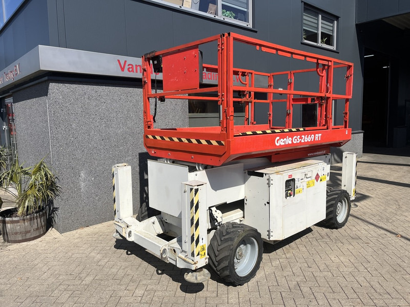 Genie GS 2669 RT Hoogwerker / Arbeitsbuhne - رافعة هيدروليكية مقصية: صورة 5 Genie GS 2669 RT Hoogwerker / Arbeitsbuhne - رافعة هيدروليكية مقصية: صورة 5