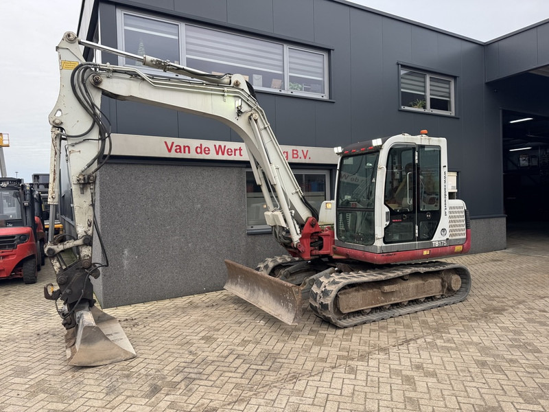 Takeuchi TB175 Graafmachine Rups 2008 Yanmar Diesel inclusief 5 bakken + palletvork - حفار زحاف: صورة 3 Takeuchi TB175 Graafmachine Rups 2008 Yanmar Diesel inclusief 5 bakken + palletvork - حفار زحاف: صورة 3