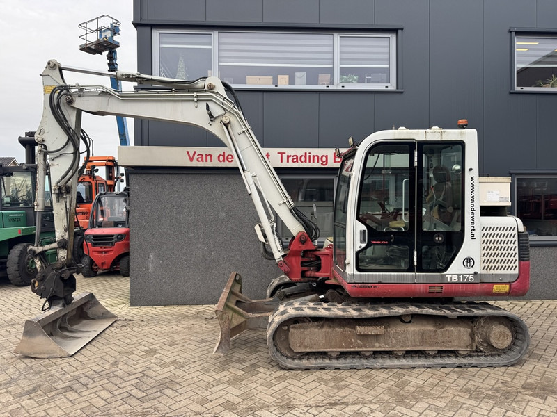 Takeuchi TB175 Graafmachine Rups 2008 Yanmar Diesel inclusief 5 bakken + palletvork - حفار زحاف: صورة 1 Takeuchi TB175 Graafmachine Rups 2008 Yanmar Diesel inclusief 5 bakken + palletvork - حفار زحاف: صورة 1