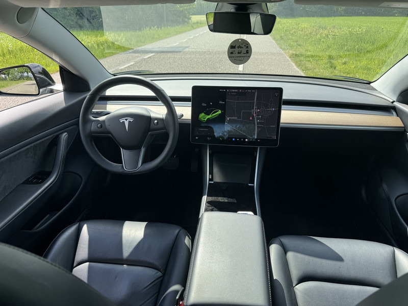 سيارة Tesla Model 3: صورة 7