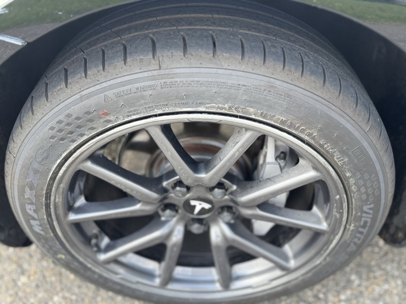 سيارة Tesla Model 3: صورة 12
