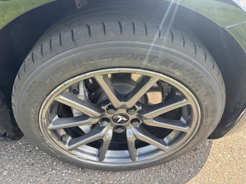 سيارة Tesla Model 3: صورة 13