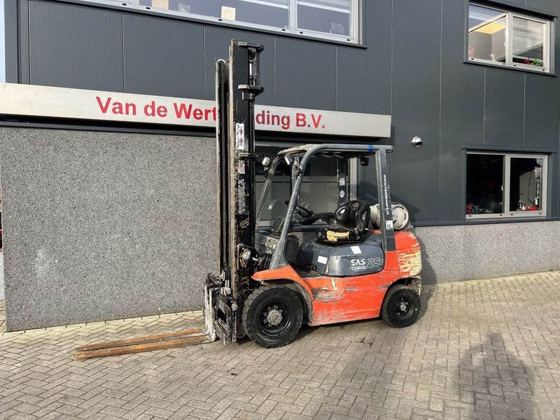 Toyota 42 7FGF 25 - رافعة شوكية تعمل بالغاز: صورة 2 Toyota 42 7FGF 25 - رافعة شوكية تعمل بالغاز: صورة 2