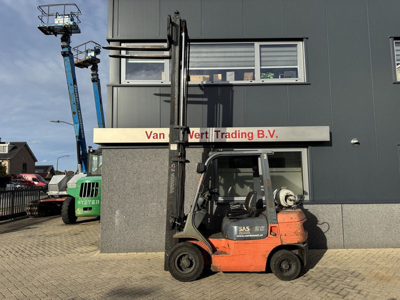 Toyota 42-7FGF25 duplo 400 3e / 4e Functie LPG 2001 - رافعة شوكية تعمل بالغاز: صورة 5 Toyota 42-7FGF25 duplo 400 3e / 4e Functie LPG 2001 - رافعة شوكية تعمل بالغاز: صورة 5