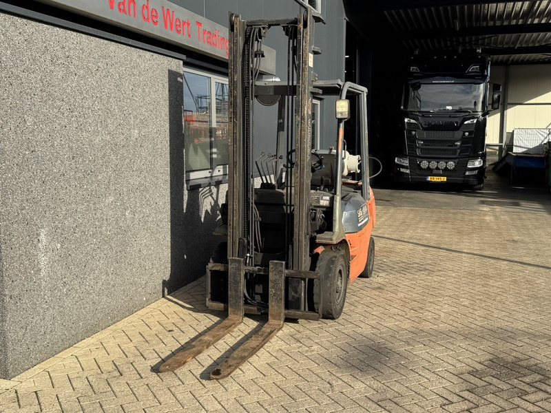 Toyota 42-7FGF25 duplo 400 3e / 4e Functie LPG 2001 - رافعة شوكية تعمل بالغاز: صورة 3 Toyota 42-7FGF25 duplo 400 3e / 4e Functie LPG 2001 - رافعة شوكية تعمل بالغاز: صورة 3