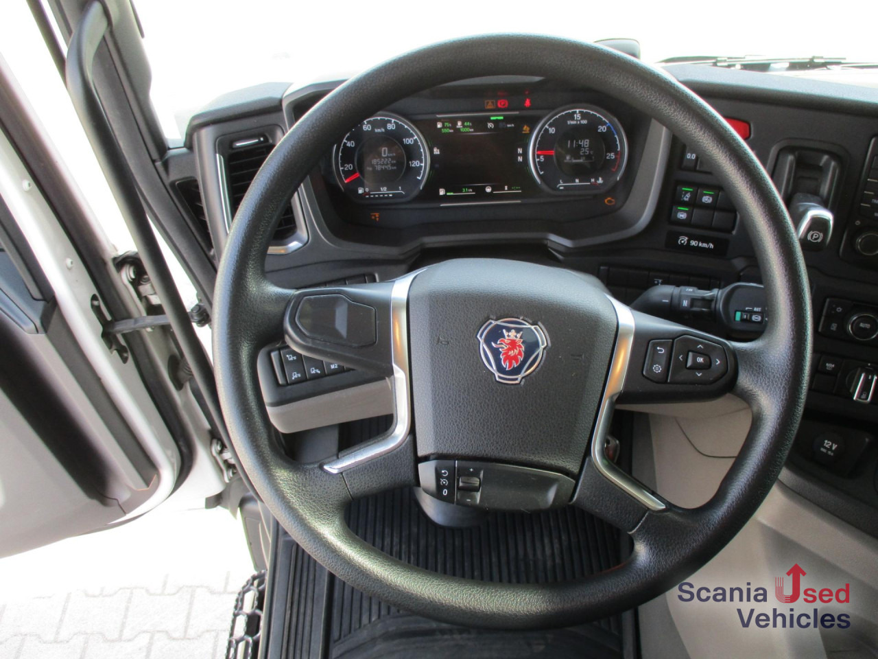 SCANIA P 320 B6x2*4LB / LBW / Lift-Lenkachse / 18 Pal. / - شاحنة المشروبات: صورة 2 SCANIA P 320 B6x2*4LB / LBW / Lift-Lenkachse / 18 Pal. / - شاحنة المشروبات: صورة 2