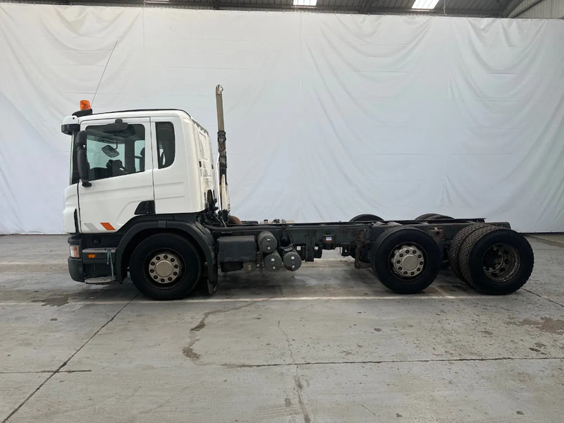 Scania P230 6X2 / Essieu relevable directionnel / Stuurbare liftas / Steerable lift axle / RETARDER / 481205 - شاحنة هيكل كابينة: صورة 2 Scania P230 6X2 / Essieu relevable directionnel / Stuurbare liftas / Steerable lift axle / RETARDER / 481205 - شاحنة هيكل كابينة: صورة 2