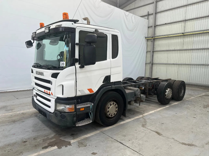 Scania P230 6X2 / Essieu relevable directionnel / Stuurbare liftas / Steerable lift axle / RETARDER / 481205 - شاحنة هيكل كابينة: صورة 1 Scania P230 6X2 / Essieu relevable directionnel / Stuurbare liftas / Steerable lift axle / RETARDER / 481205 - شاحنة هيكل كابينة: صورة 1