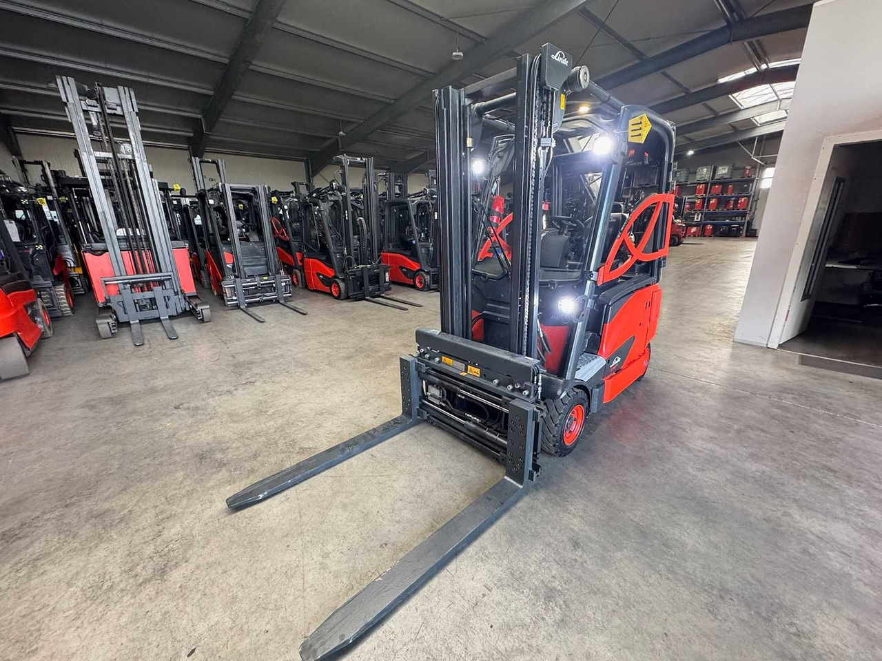 01/2019 SERVICE+UVV 10/2026 LINDE E16PH 3RD + 4TH VALVE FORK ADJUSTER ELECTRIC FORKLIFT 4,706 HOURS - رافعة شوكية: صورة 2 01/2019 SERVICE+UVV 10/2026 LINDE E16PH 3RD + 4TH VALVE FORK ADJUSTER ELECTRIC FORKLIFT 4,706 HOURS - رافعة شوكية: صورة 2