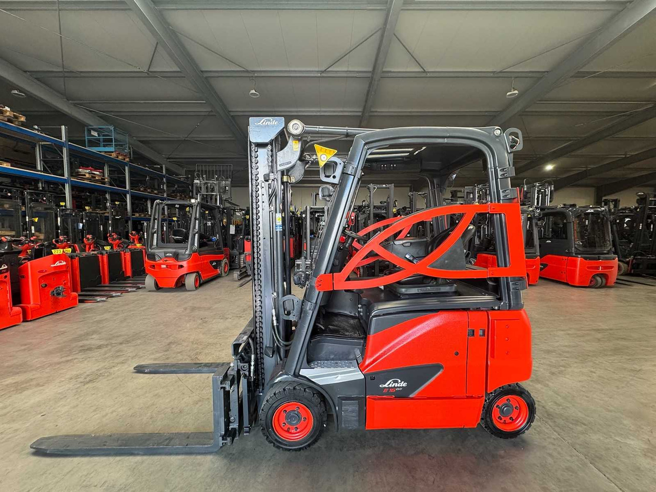 01/2019 SERVICE+UVV 10/2026 LINDE E16PH 3RD + 4TH VALVE FORK ADJUSTER ELECTRIC FORKLIFT 4,706 HOURS - رافعة شوكية: صورة 1 01/2019 SERVICE+UVV 10/2026 LINDE E16PH 3RD + 4TH VALVE FORK ADJUSTER ELECTRIC FORKLIFT 4,706 HOURS - رافعة شوكية: صورة 1