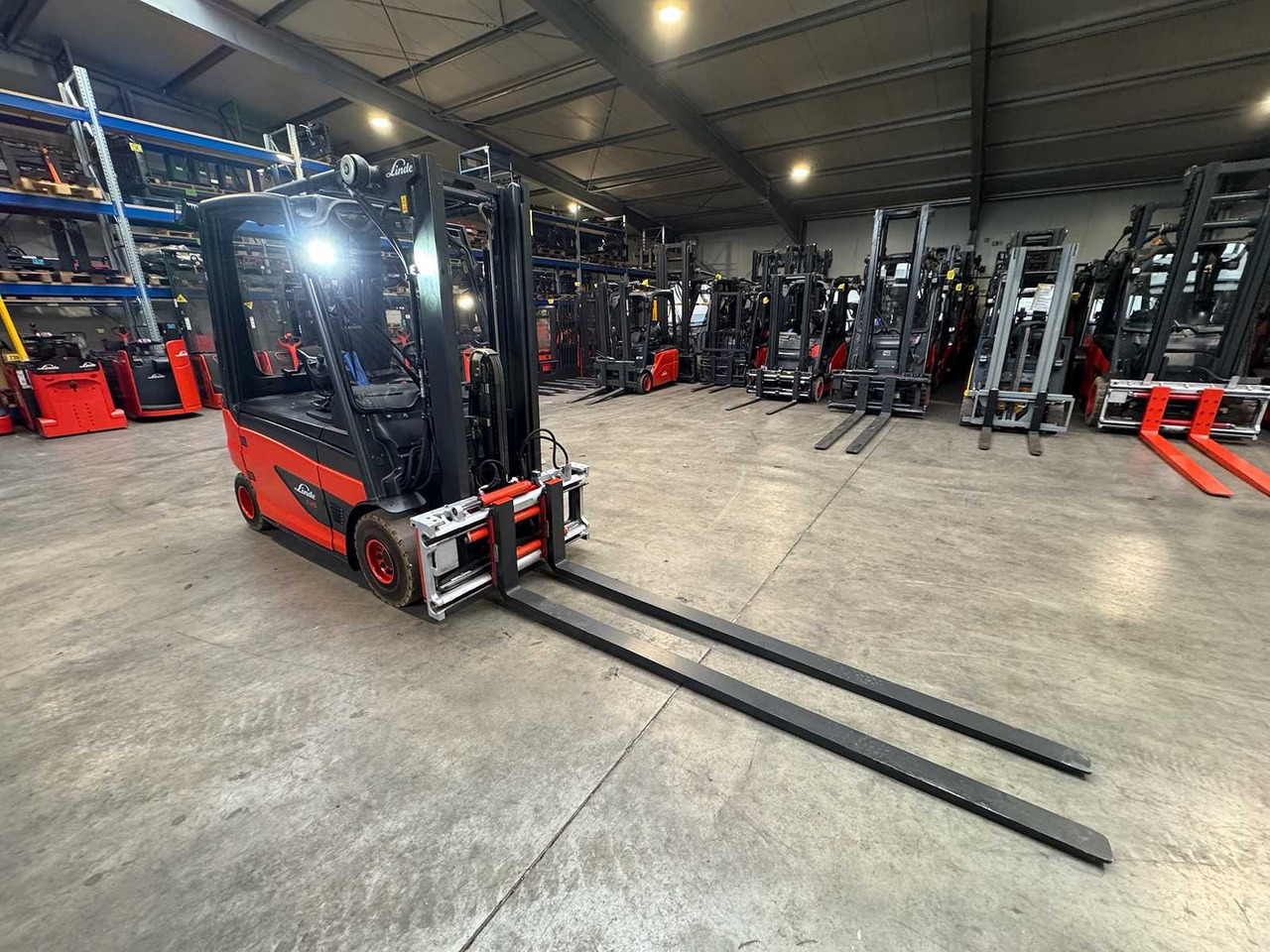 03/2019 SERVICE+UVV 11/2026 LINDE E25 2,500KG DUPLEX FREE LIFT 3RD + 4TH VALVE FORK ADJUSTER ELECTRIC FORKLIFT 7,041 HOURS - رافعة شوكية: صورة 5 03/2019 SERVICE+UVV 11/2026 LINDE E25 2,500KG DUPLEX FREE LIFT 3RD + 4TH VALVE FORK ADJUSTER ELECTRIC FORKLIFT 7,041 HOURS - رافعة شوكية: صورة 5
