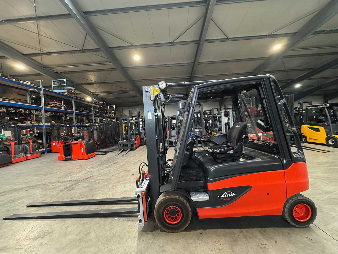 03/2019 SERVICE+UVV 11/2026 LINDE E25 2,500KG DUPLEX FREE LIFT 3RD + 4TH VALVE FORK ADJUSTER ELECTRIC FORKLIFT 7,041 HOURS - رافعة شوكية: صورة 2 03/2019 SERVICE+UVV 11/2026 LINDE E25 2,500KG DUPLEX FREE LIFT 3RD + 4TH VALVE FORK ADJUSTER ELECTRIC FORKLIFT 7,041 HOURS - رافعة شوكية: صورة 2