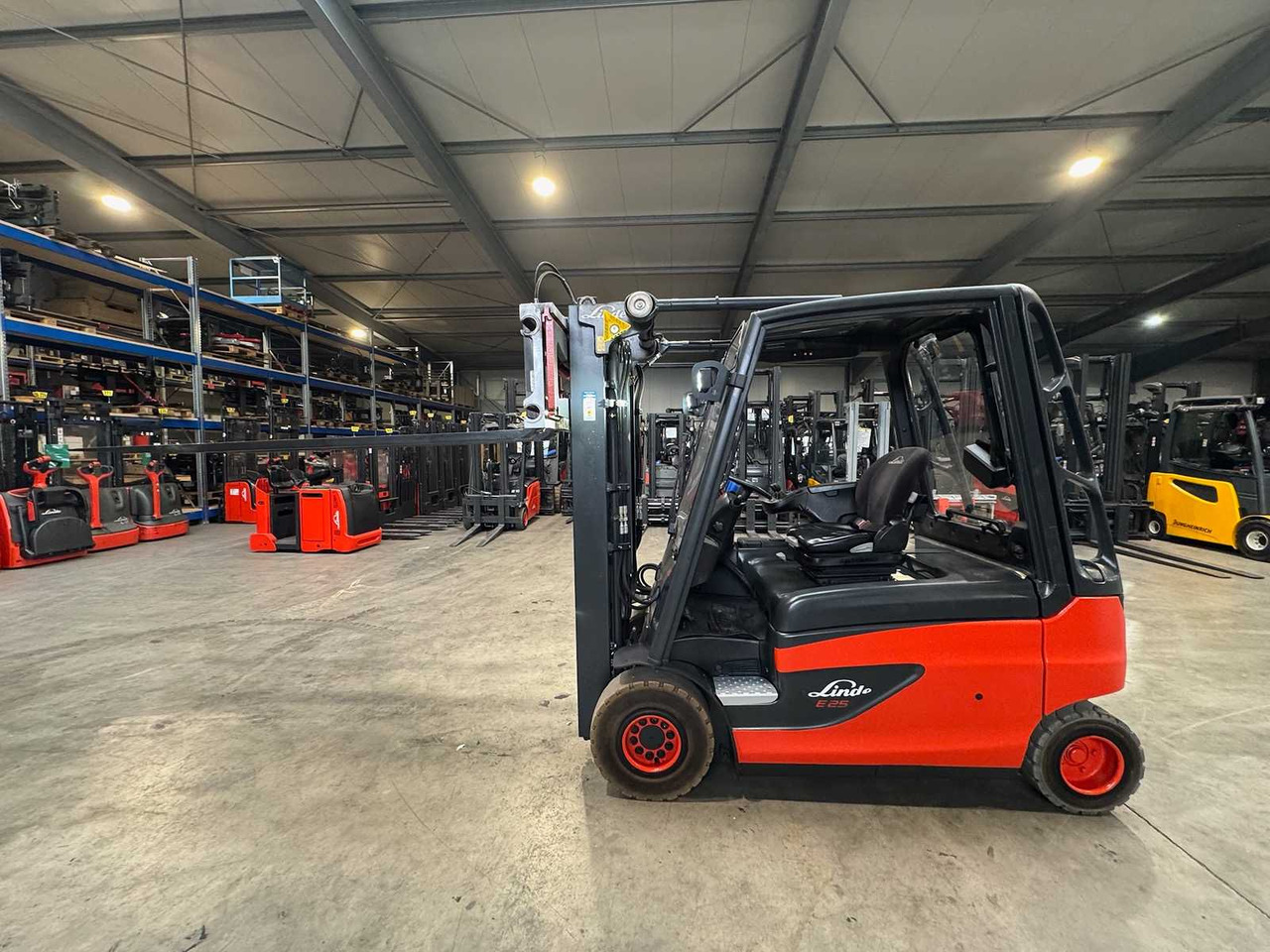 03/2019 SERVICE+UVV 11/2026 LINDE E25 2,500KG DUPLEX FREE LIFT 3RD + 4TH VALVE FORK ADJUSTER ELECTRIC FORKLIFT 7,041 HOURS - رافعة شوكية: صورة 1 03/2019 SERVICE+UVV 11/2026 LINDE E25 2,500KG DUPLEX FREE LIFT 3RD + 4TH VALVE FORK ADJUSTER ELECTRIC FORKLIFT 7,041 HOURS - رافعة شوكية: صورة 1