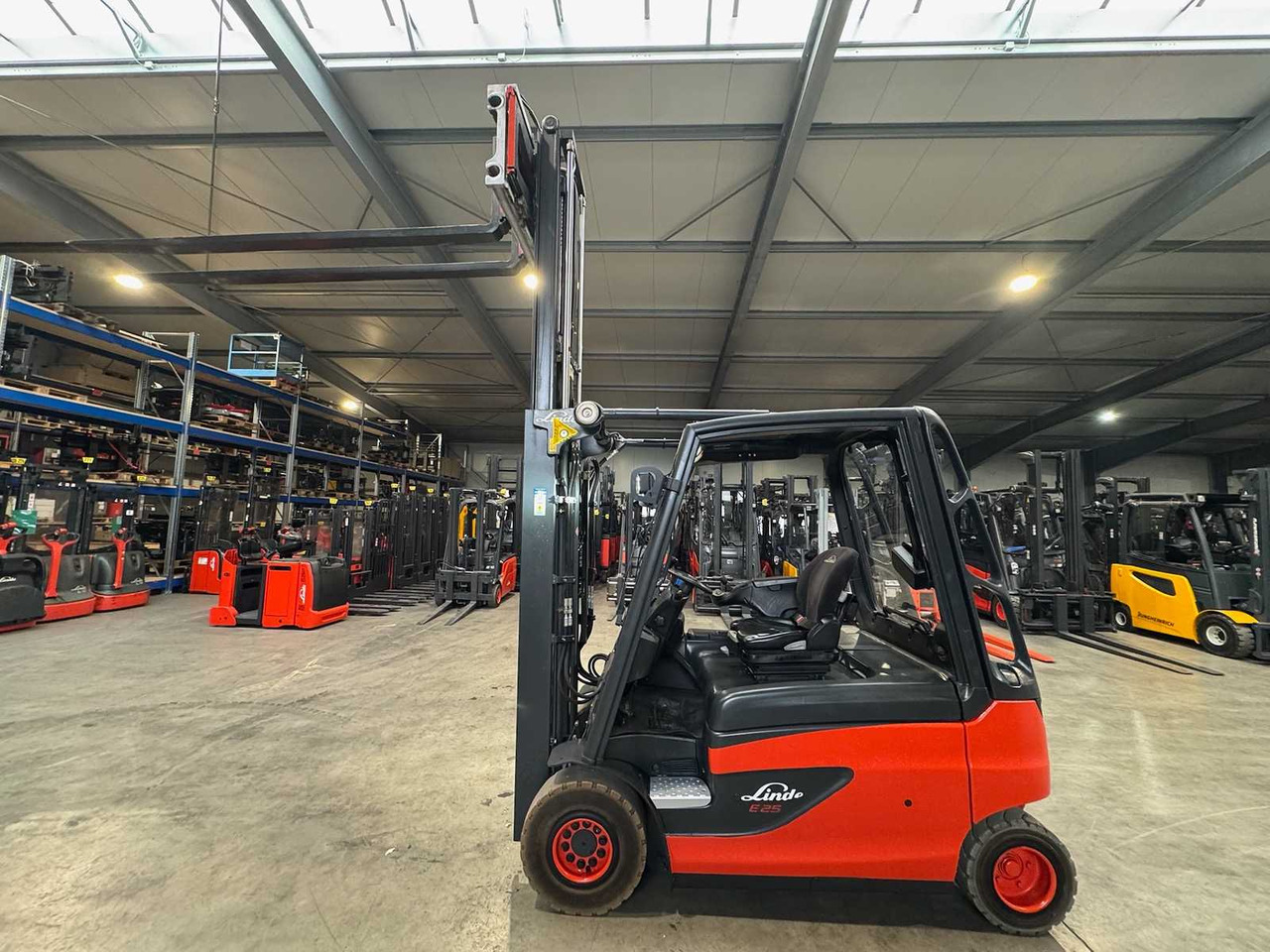 03/2019 SERVICE+UVV 11/2026 LINDE E25 2,500KG DUPLEX FREE LIFT 3RD + 4TH VALVE FORK ADJUSTER ELECTRIC FORKLIFT 7,041 HOURS - رافعة شوكية: صورة 3 03/2019 SERVICE+UVV 11/2026 LINDE E25 2,500KG DUPLEX FREE LIFT 3RD + 4TH VALVE FORK ADJUSTER ELECTRIC FORKLIFT 7,041 HOURS - رافعة شوكية: صورة 3