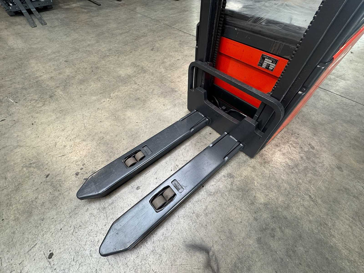 04/2012 SERVICE +UVV 10/2026 LINDE L14AP 1.400KG PALLET TRUCK ANT 2.364 HOURS - رافعة شوكية: صورة 4 04/2012 SERVICE +UVV 10/2026 LINDE L14AP 1.400KG PALLET TRUCK ANT 2.364 HOURS - رافعة شوكية: صورة 4