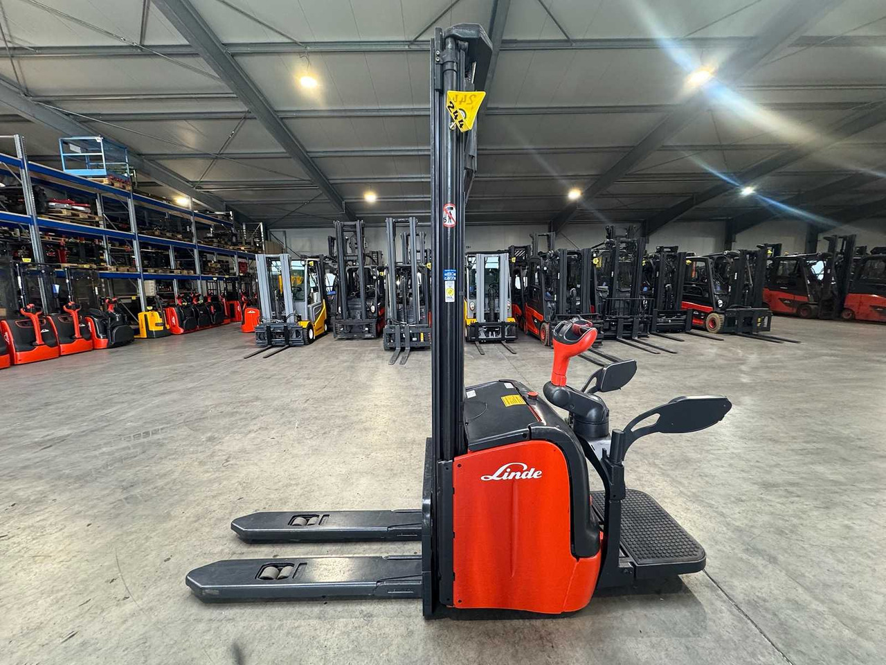 04/2012 SERVICE +UVV 10/2026 LINDE L14AP 1.400KG PALLET TRUCK ANT 2.364 HOURS - رافعة شوكية: صورة 1 04/2012 SERVICE +UVV 10/2026 LINDE L14AP 1.400KG PALLET TRUCK ANT 2.364 HOURS - رافعة شوكية: صورة 1