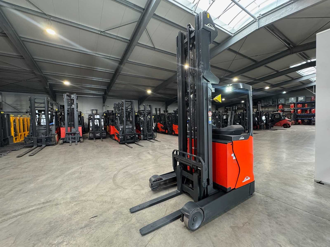 04/2019 SERVICE + UVV 11/2026 LINDE R16 1,600KG TRIPLEX 505CM RAVAS SCALES ELECTRIC FORKLIFT REACH TRUCK 3,671 HOURS - رافعة شوكية: صورة 2 04/2019 SERVICE + UVV 11/2026 LINDE R16 1,600KG TRIPLEX 505CM RAVAS SCALES ELECTRIC FORKLIFT REACH TRUCK 3,671 HOURS - رافعة شوكية: صورة 2