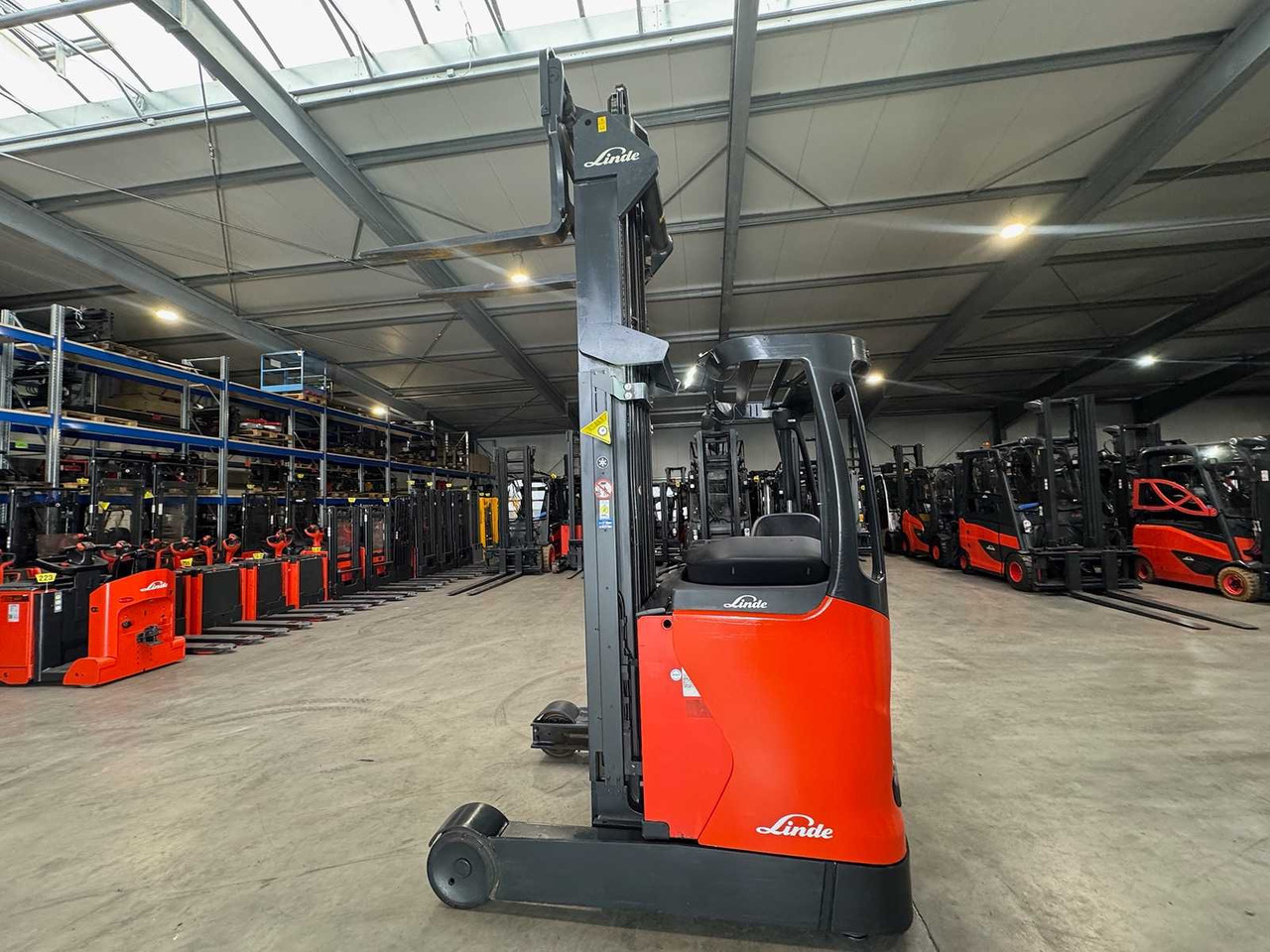 04/2019 SERVICE + UVV 11/2026 LINDE R16 1,600KG TRIPLEX 505CM RAVAS SCALES ELECTRIC FORKLIFT REACH TRUCK 3,671 HOURS - رافعة شوكية: صورة 1 04/2019 SERVICE + UVV 11/2026 LINDE R16 1,600KG TRIPLEX 505CM RAVAS SCALES ELECTRIC FORKLIFT REACH TRUCK 3,671 HOURS - رافعة شوكية: صورة 1