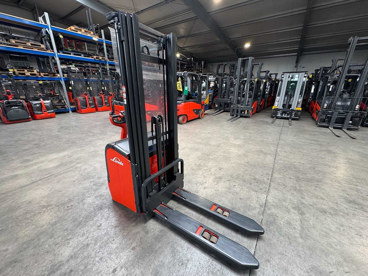 08/ 2020 SERVICE + UVV 10/2026 LINDE L14 1.400KG TRIPLEX 470CM PALLET TRUCK ANT STACKER - رافعة شوكية: صورة 3 08/ 2020 SERVICE + UVV 10/2026 LINDE L14 1.400KG TRIPLEX 470CM PALLET TRUCK ANT STACKER - رافعة شوكية: صورة 3