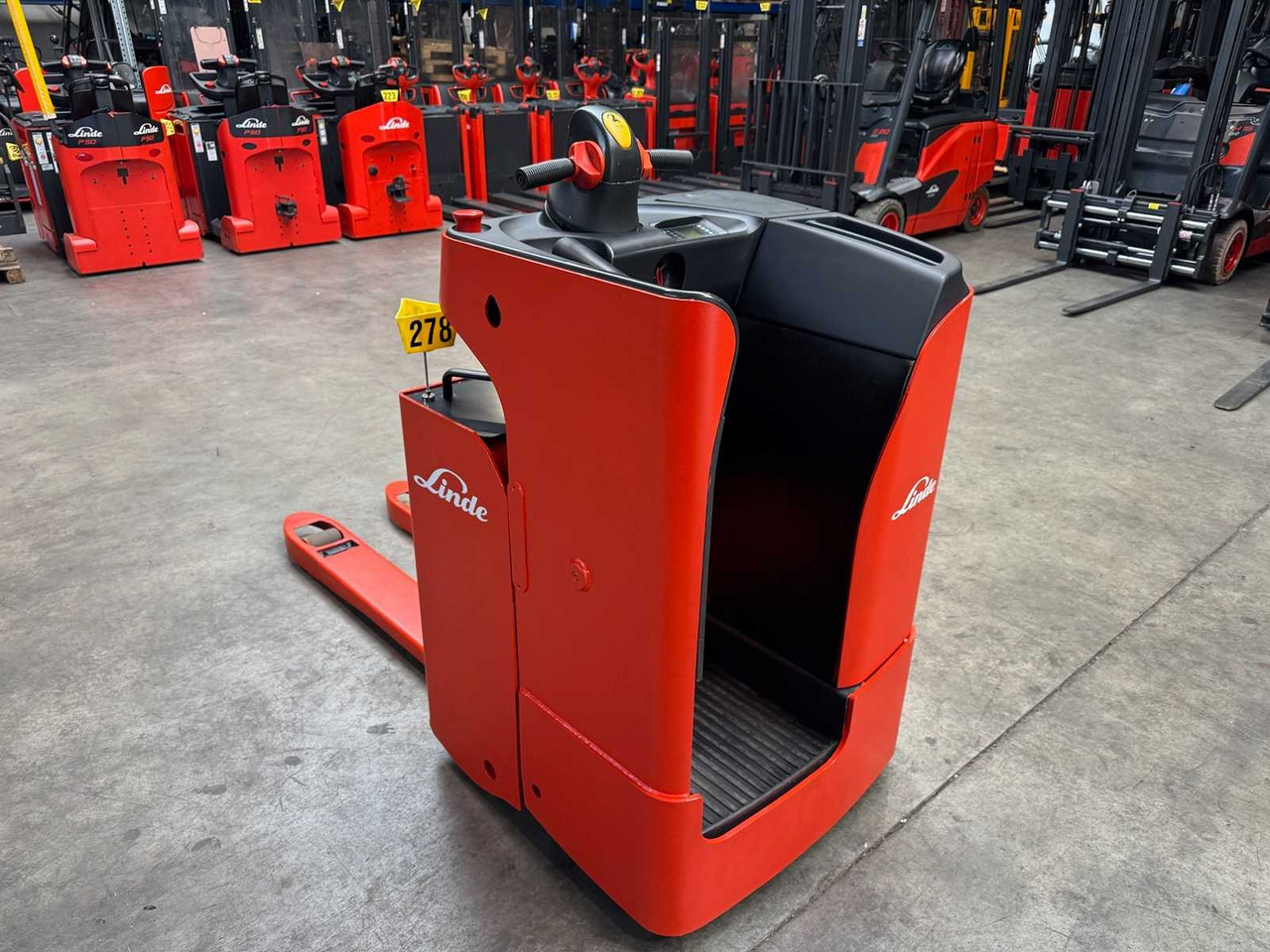 08/2024 LINDE T20SF 2.000KG PALLET TRUCK ANT STACKER 2.704 HOURS - رافعة شوكية: صورة 5 08/2024 LINDE T20SF 2.000KG PALLET TRUCK ANT STACKER 2.704 HOURS - رافعة شوكية: صورة 5