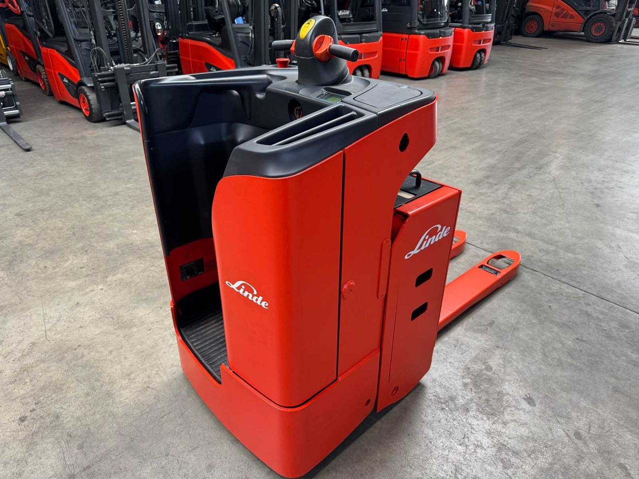 08/2024 LINDE T20SF 2.000KG PALLET TRUCK ANT STACKER 2.704 HOURS - رافعة شوكية: صورة 4 08/2024 LINDE T20SF 2.000KG PALLET TRUCK ANT STACKER 2.704 HOURS - رافعة شوكية: صورة 4