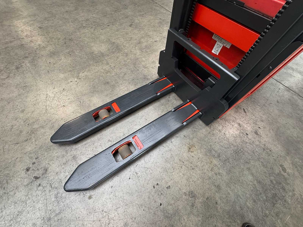 09/2017 SERVICE + UVV 03/2026 LINDE L14AP EVO 1.400KG PALLET TRUCK ANT 4.885 HOURS SCALE - رافعة شوكية: صورة 4 09/2017 SERVICE + UVV 03/2026 LINDE L14AP EVO 1.400KG PALLET TRUCK ANT 4.885 HOURS SCALE - رافعة شوكية: صورة 4