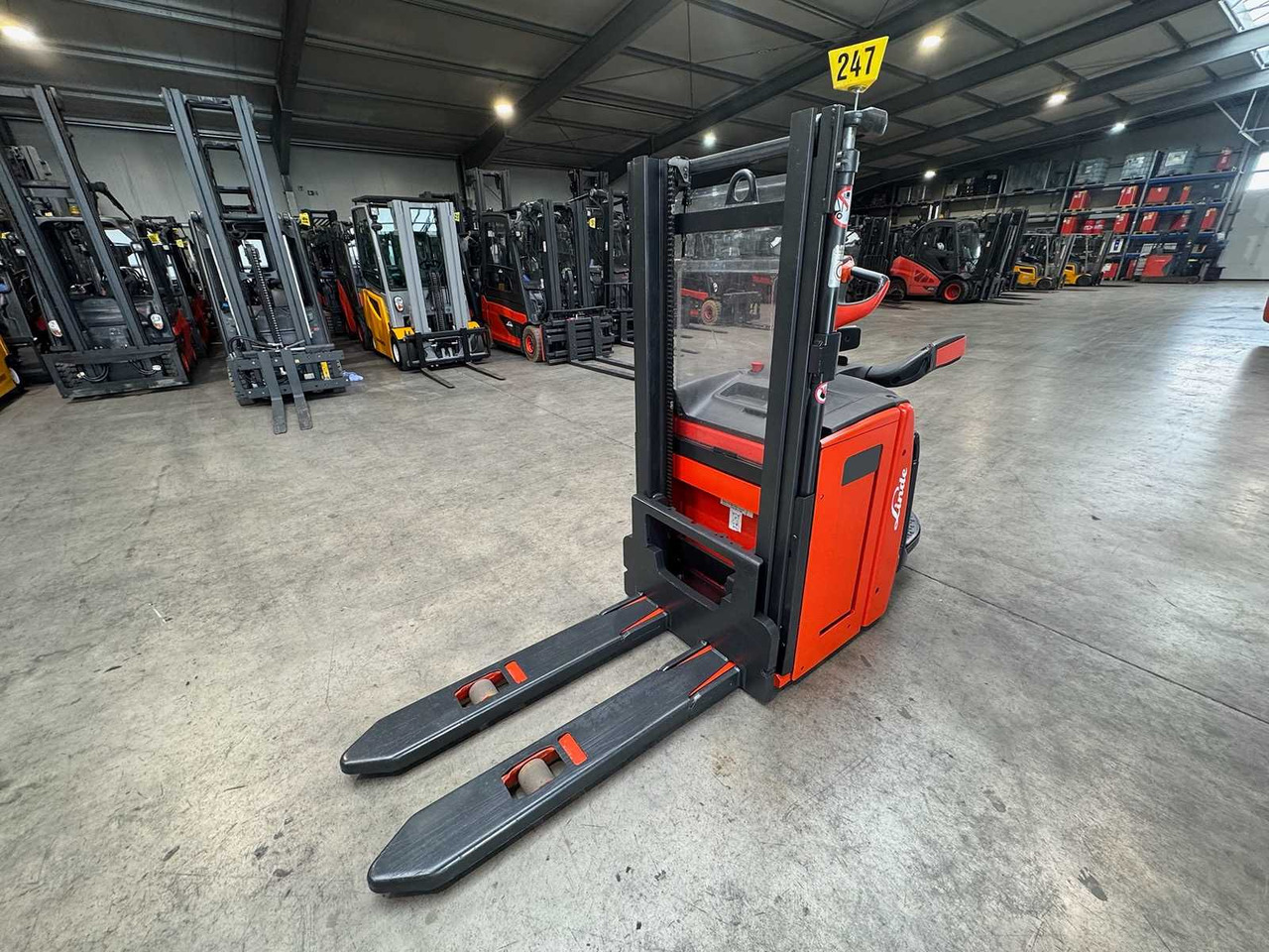 09/2017 SERVICE + UVV 03/2026 LINDE L14AP EVO 1.400KG PALLET TRUCK ANT 4.885 HOURS SCALE - رافعة شوكية: صورة 3 09/2017 SERVICE + UVV 03/2026 LINDE L14AP EVO 1.400KG PALLET TRUCK ANT 4.885 HOURS SCALE - رافعة شوكية: صورة 3