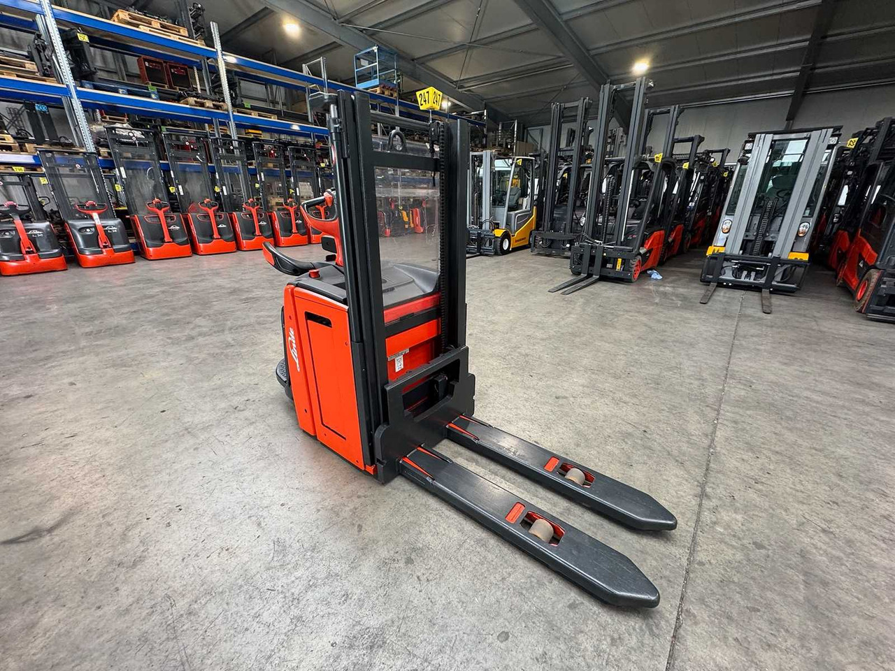 09/2017 SERVICE + UVV 03/2026 LINDE L14AP EVO 1.400KG PALLET TRUCK ANT 4.885 HOURS SCALE - رافعة شوكية: صورة 5 09/2017 SERVICE + UVV 03/2026 LINDE L14AP EVO 1.400KG PALLET TRUCK ANT 4.885 HOURS SCALE - رافعة شوكية: صورة 5