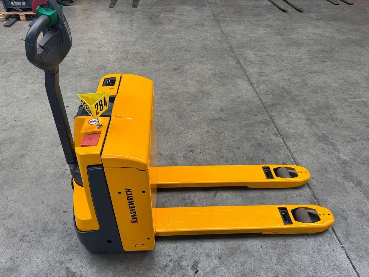 10/2024 SERVICE+UVV 10/2026 JUNGHEINRICH EJE116 1,600KG PALLET TRUCK ANT 2,198 HOURS - رافعة شوكية: صورة 1 10/2024 SERVICE+UVV 10/2026 JUNGHEINRICH EJE116 1,600KG PALLET TRUCK ANT 2,198 HOURS - رافعة شوكية: صورة 1