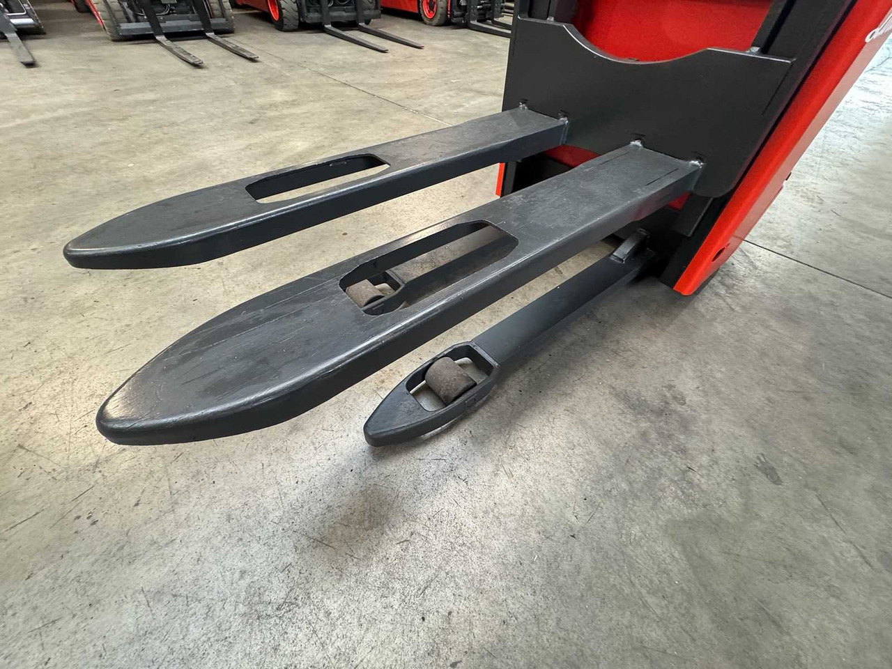 11/2016 S+UVV 11/2026 LINDE L10 STACKER PALLET TRUCK ANT 722 HOURS - رافعة شوكية: صورة 4 11/2016 S+UVV 11/2026 LINDE L10 STACKER PALLET TRUCK ANT 722 HOURS - رافعة شوكية: صورة 4