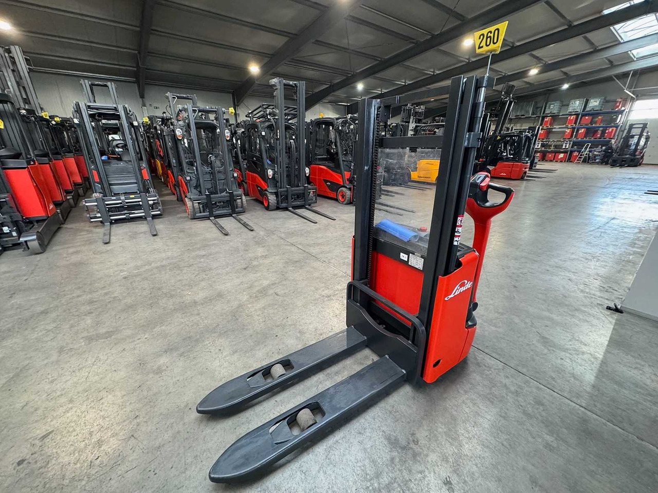 11/2016 S+UVV 11/2026 LINDE L10 STACKER PALLET TRUCK ANT 722 HOURS - رافعة شوكية: صورة 2 11/2016 S+UVV 11/2026 LINDE L10 STACKER PALLET TRUCK ANT 722 HOURS - رافعة شوكية: صورة 2