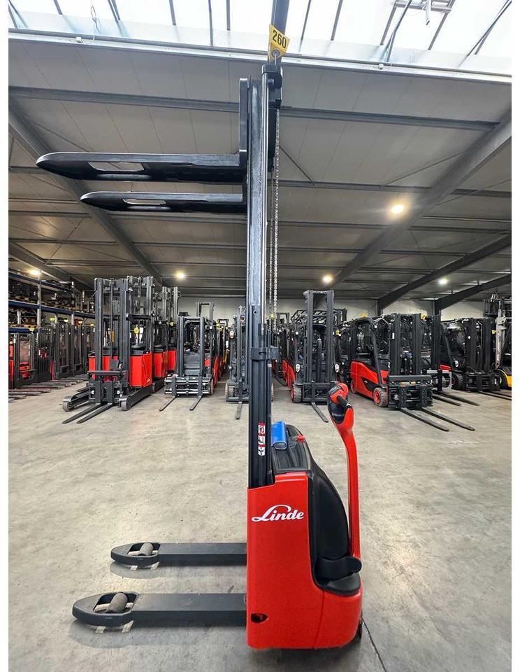 11/2016 S+UVV 11/2026 LINDE L10 STACKER PALLET TRUCK ANT 722 HOURS - رافعة شوكية: صورة 3 11/2016 S+UVV 11/2026 LINDE L10 STACKER PALLET TRUCK ANT 722 HOURS - رافعة شوكية: صورة 3