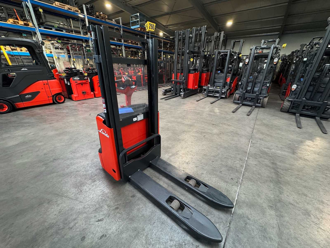 11/2016 S+UVV 11/2026 LINDE L10 STACKER PALLET TRUCK ANT 722 HOURS - رافعة شوكية: صورة 5 11/2016 S+UVV 11/2026 LINDE L10 STACKER PALLET TRUCK ANT 722 HOURS - رافعة شوكية: صورة 5