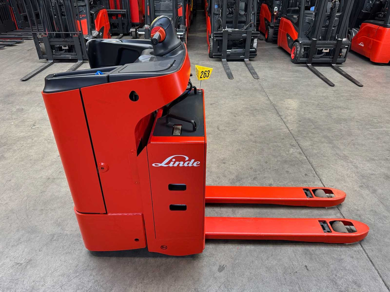 13/2024 SERVICE +UVV 10/2026 LINDE T20SF 2.000KG PALLET TRUCK ANT STACKER 3.098 HOURS - رافعة شوكية: صورة 2 13/2024 SERVICE +UVV 10/2026 LINDE T20SF 2.000KG PALLET TRUCK ANT STACKER 3.098 HOURS - رافعة شوكية: صورة 2