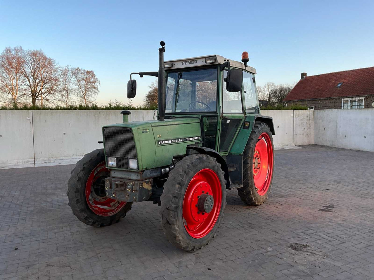 1982 FENDT ALL-WHEEL DRIVE FARM TRACTOR - جرار: صورة 1 1982 FENDT ALL-WHEEL DRIVE FARM TRACTOR - جرار: صورة 1