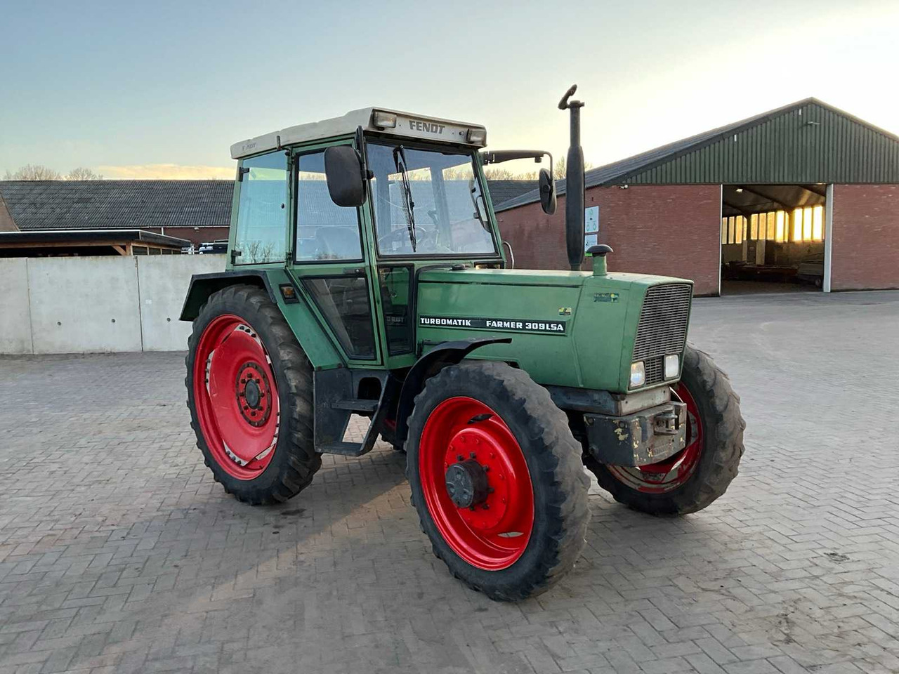 1982 FENDT ALL-WHEEL DRIVE FARM TRACTOR - جرار: صورة 3 1982 FENDT ALL-WHEEL DRIVE FARM TRACTOR - جرار: صورة 3