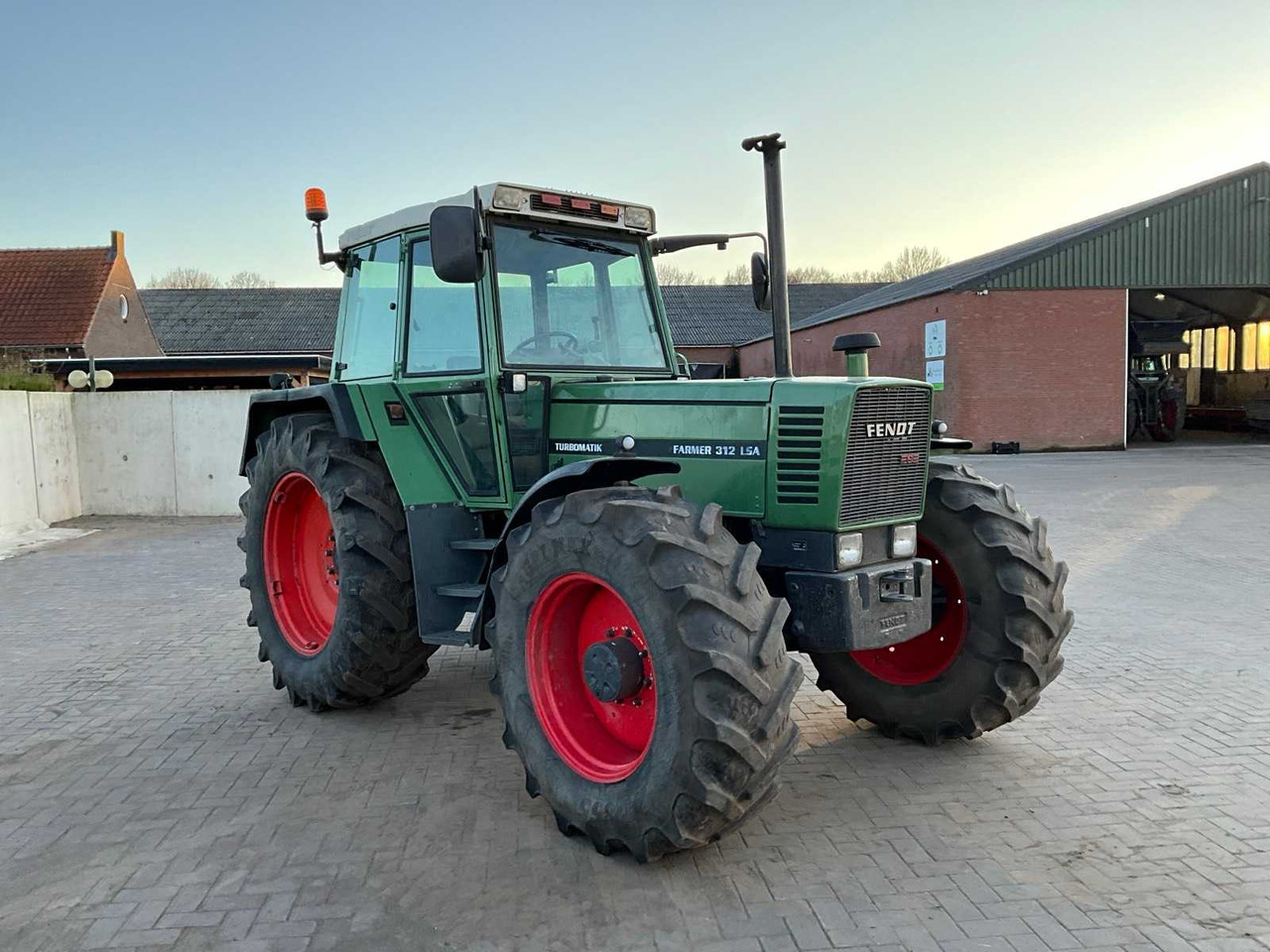 1982 FENDT FARMER 312 LSA ALL-WHEEL DRIVE FARM TRACTOR - جرار: صورة 3 1982 FENDT FARMER 312 LSA ALL-WHEEL DRIVE FARM TRACTOR - جرار: صورة 3