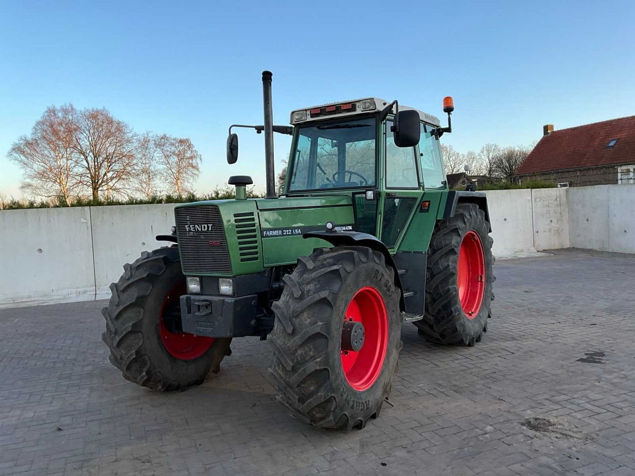 1982 FENDT FARMER 312 LSA ALL-WHEEL DRIVE FARM TRACTOR - جرار: صورة 1 1982 FENDT FARMER 312 LSA ALL-WHEEL DRIVE FARM TRACTOR - جرار: صورة 1