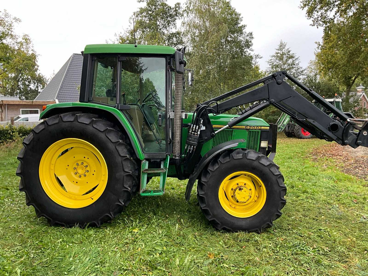1992 JOHN DEERE 6200 FOUR-WHEEL DRIVE FARM TRACTOR WITH FRONT LOADER - جرار: صورة 5 1992 JOHN DEERE 6200 FOUR-WHEEL DRIVE FARM TRACTOR WITH FRONT LOADER - جرار: صورة 5