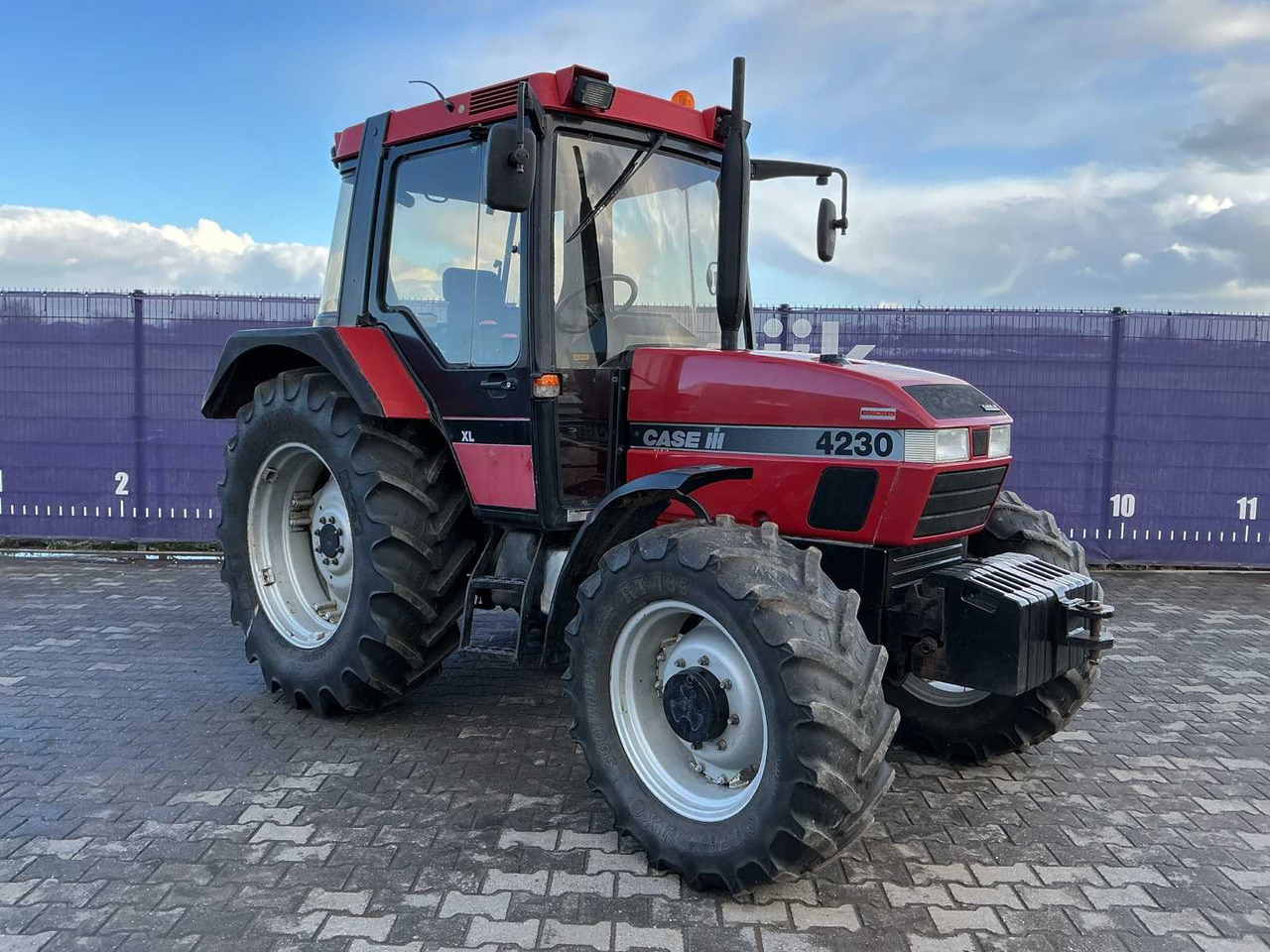 1999 CASE IH 4230 XL ALL-WHEEL DRIVE FARM TRACTOR - جرار: صورة 2 1999 CASE IH 4230 XL ALL-WHEEL DRIVE FARM TRACTOR - جرار: صورة 2