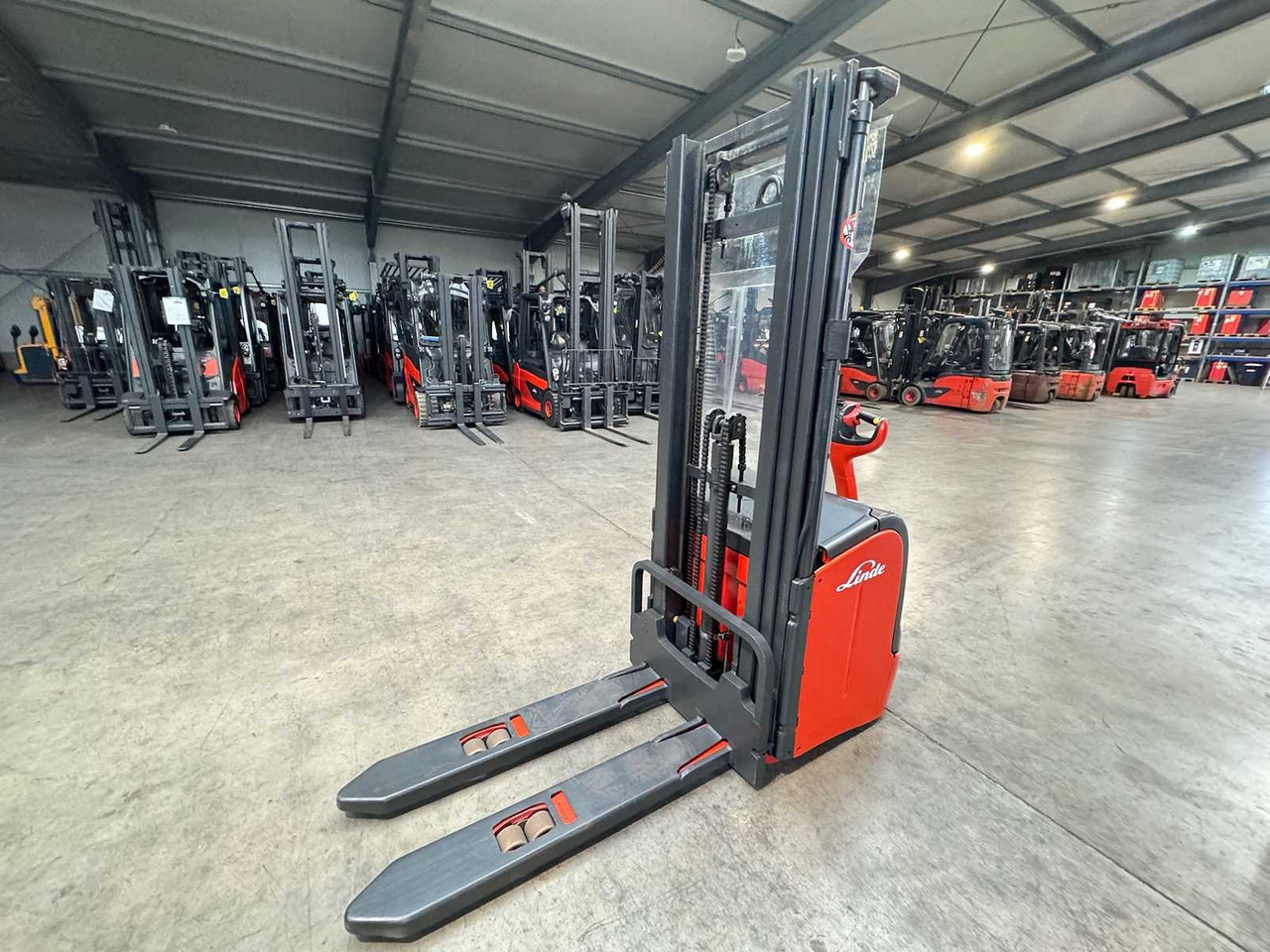 20/2017 SERVICE +UVV 09/2026 LINDE L14 1.400KG TRIPLEX 470CM PALLET TRUCK ANT 3.395 HOURS - رافعة شوكية: صورة 3 20/2017 SERVICE +UVV 09/2026 LINDE L14 1.400KG TRIPLEX 470CM PALLET TRUCK ANT 3.395 HOURS - رافعة شوكية: صورة 3