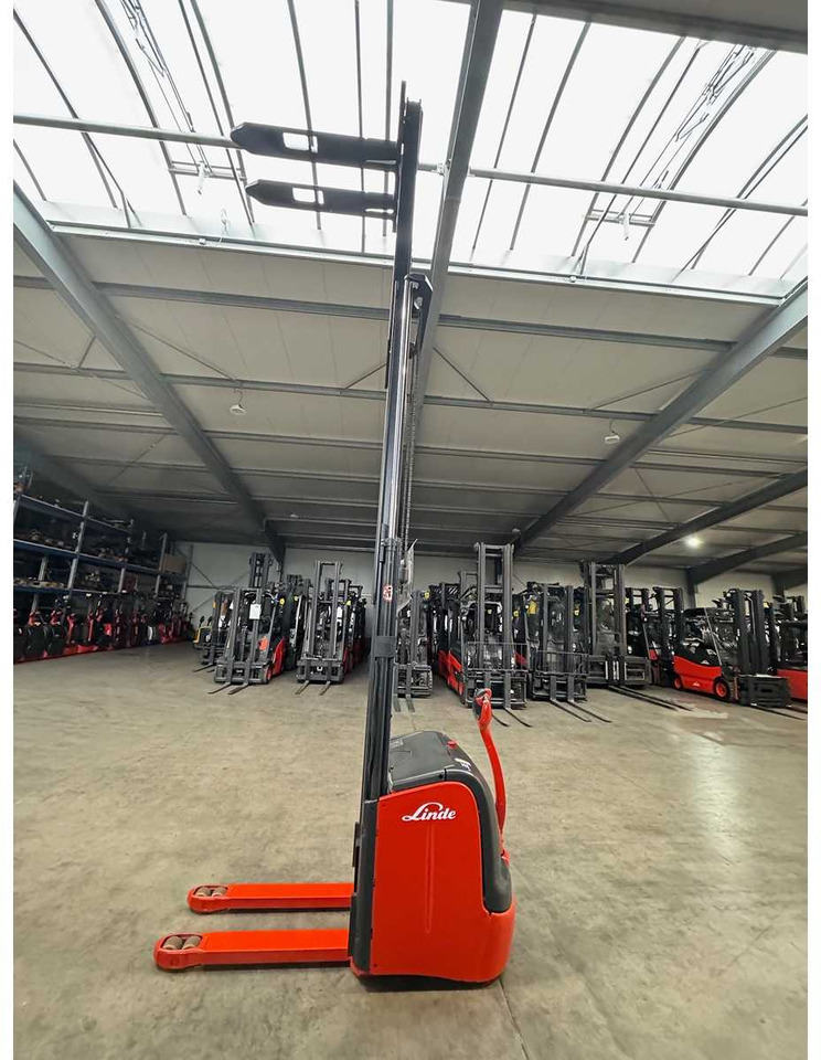 20/2017 SERVICE +UVV 09/2026 LINDE L14 1.400KG TRIPLEX 470CM PALLET TRUCK ANT 3.395 HOURS - رافعة شوكية: صورة 2 20/2017 SERVICE +UVV 09/2026 LINDE L14 1.400KG TRIPLEX 470CM PALLET TRUCK ANT 3.395 HOURS - رافعة شوكية: صورة 2