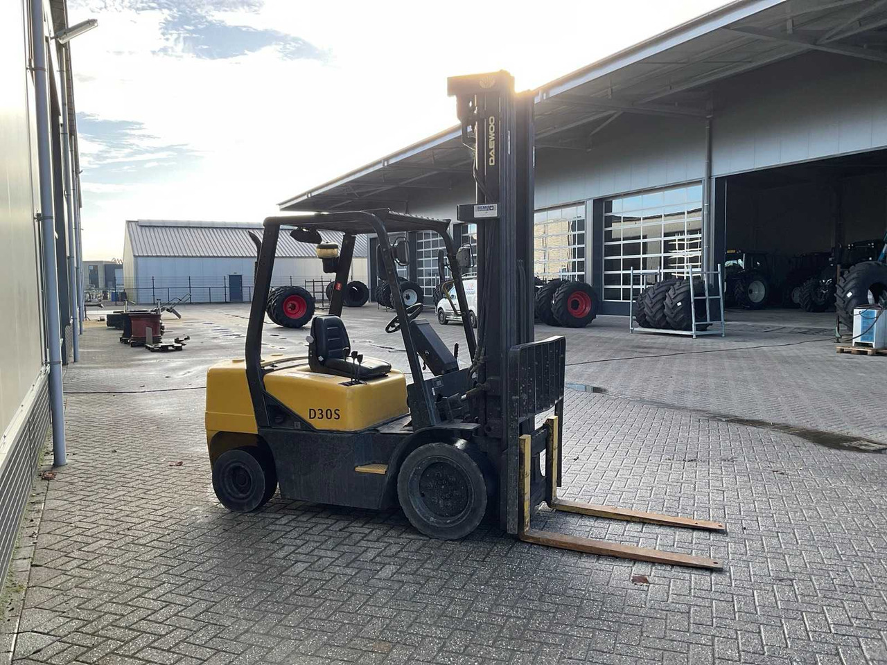 2001 DAEWOO D30S FORKLIFT - رافعة شوكية: صورة 4 2001 DAEWOO D30S FORKLIFT - رافعة شوكية: صورة 4