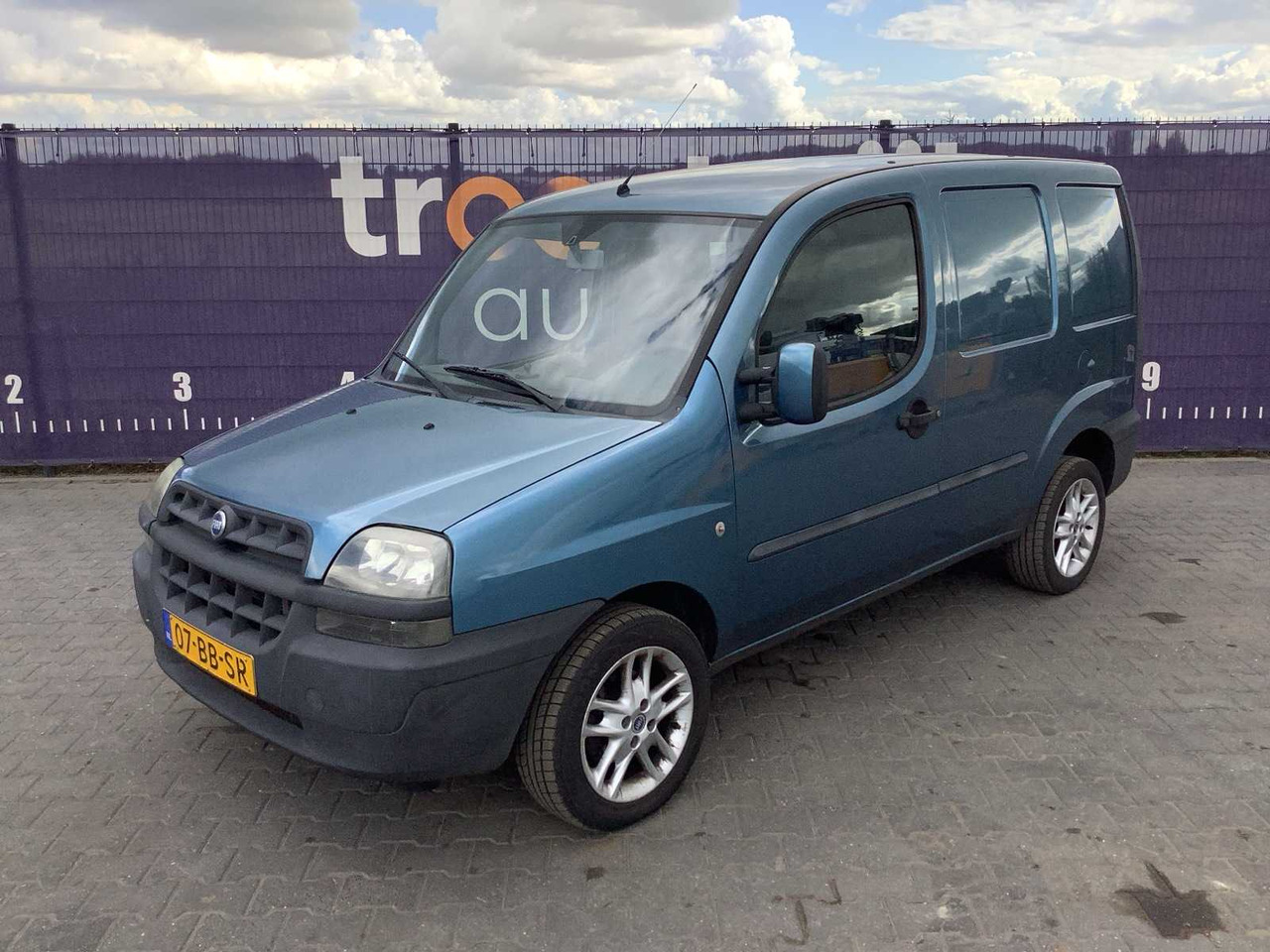 2002 - FIAT - DOBLÒ - 1.9 JTD - COMMERCIAL VEHICLE - شاحنة التوصيل: صورة 1 2002 - FIAT - DOBLÒ - 1.9 JTD - COMMERCIAL VEHICLE - شاحنة التوصيل: صورة 1